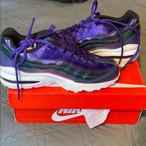 nike air max 95 SE GS 6Y 7.5 purple Tennis shoes